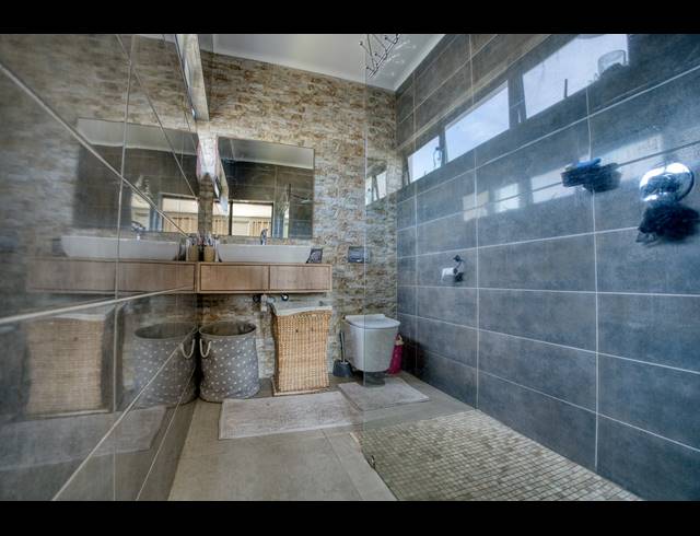 4 BEDROOM HOUSE FOR SALE IN PALM LAKES ESTATE